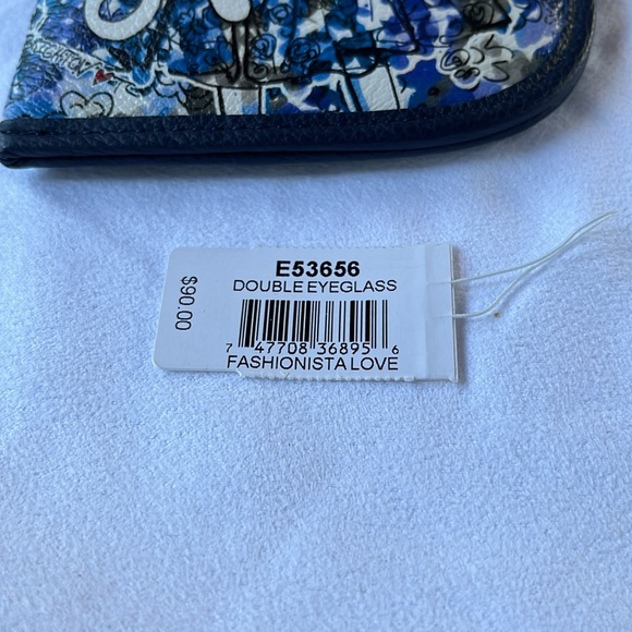 Blue floral bouquet love woman eyeglass holder. - Picture 7 of 8